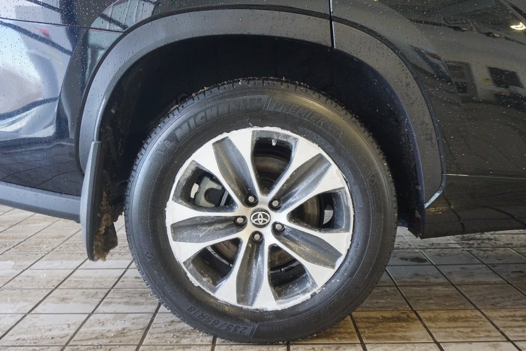 Certified 2023 Toyota Highlander XLE image 29