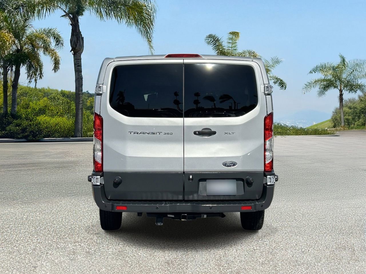 Used 2018 Ford Transit 350 XLT image 4