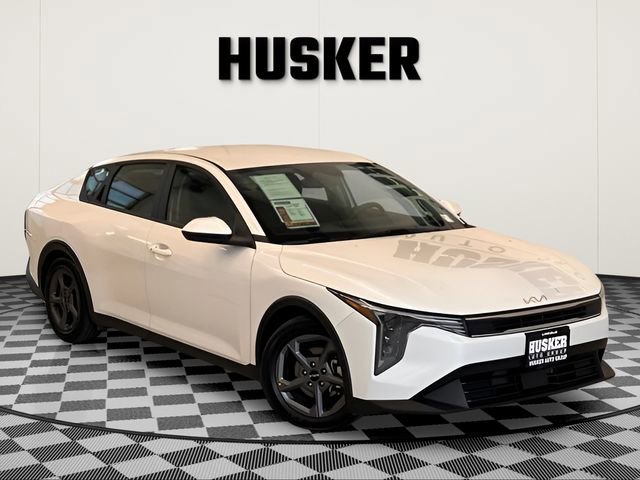 Used 2025 Kia K4 LXS FWD image 1