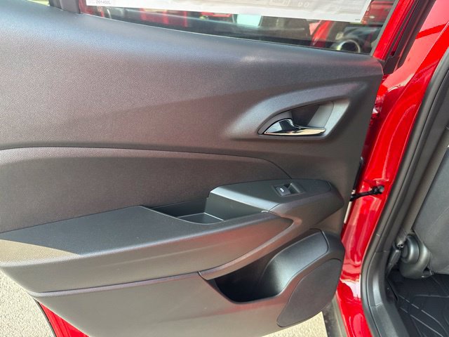 New 2026 Chevrolet Trax RS w/ Sunroof Package FWD image 38
