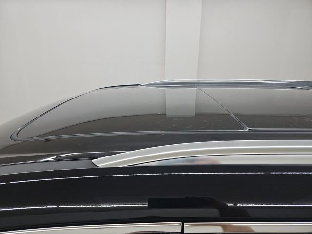 Used 2025 Buick Enclave Avenir w/ Super Cruise Package image 2