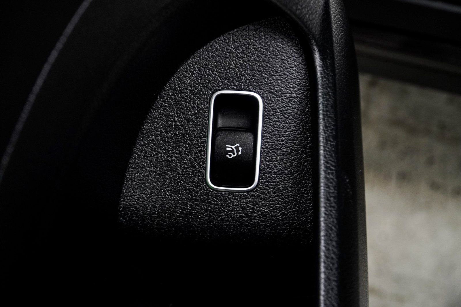 Used 2025 Mercedes-Benz GLS 450 4MATIC image 40