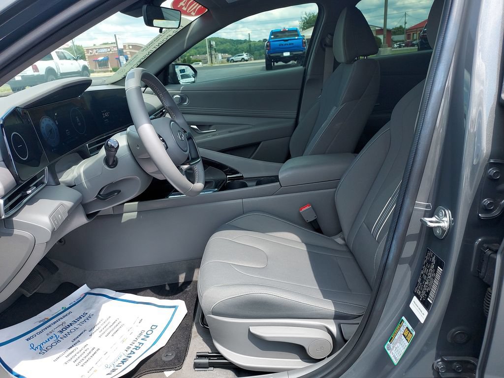 Used 2024 Hyundai Elantra SEL w/ Convenience Package FWD image 13