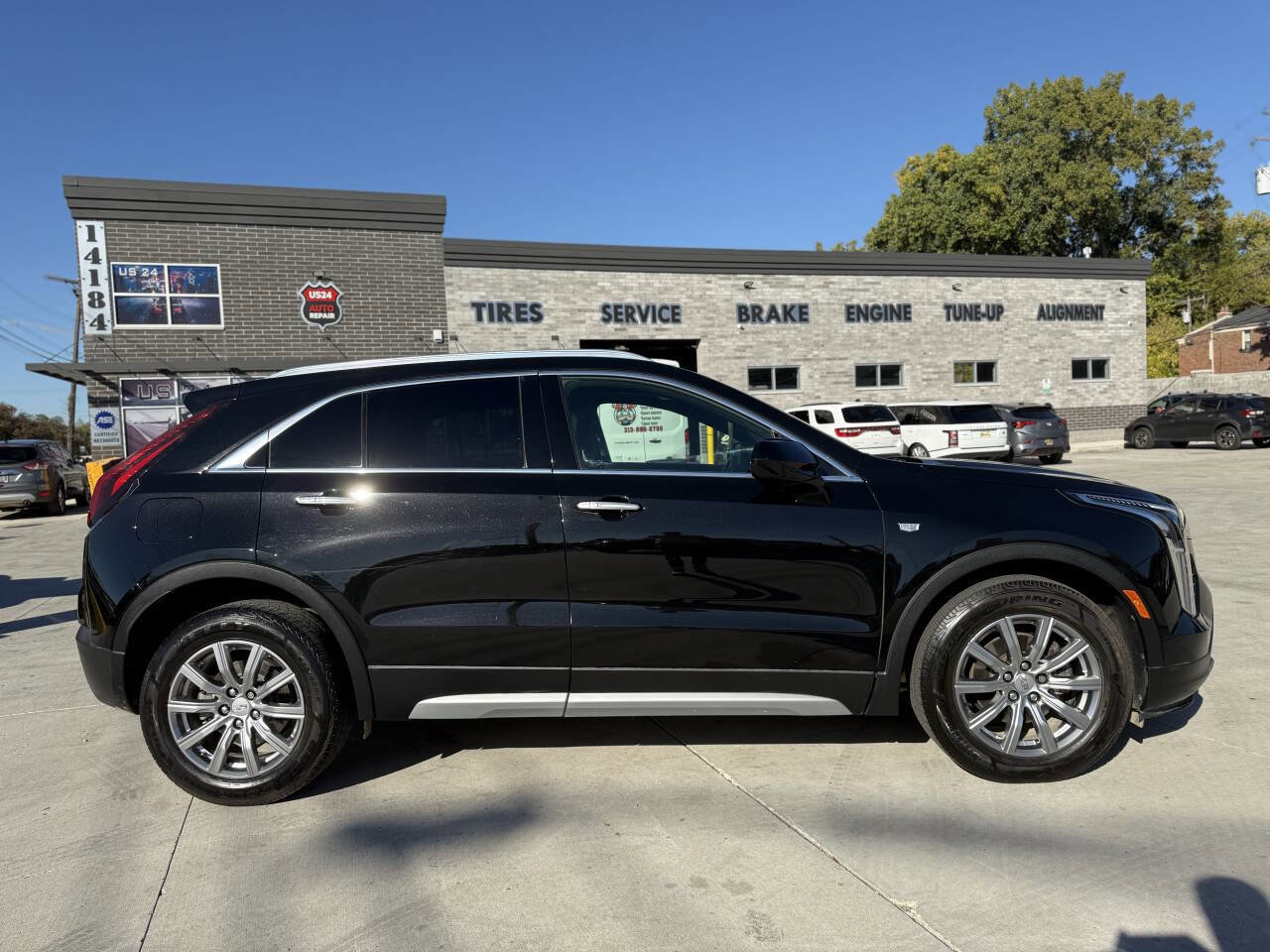 Used 2020 Cadillac XT4 Premium Luxury w/ Cold Weather Package image 7