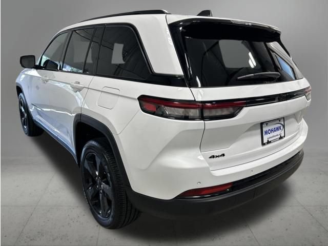Used 2023 Jeep Grand Cherokee Altitude AWD/4WD image 3