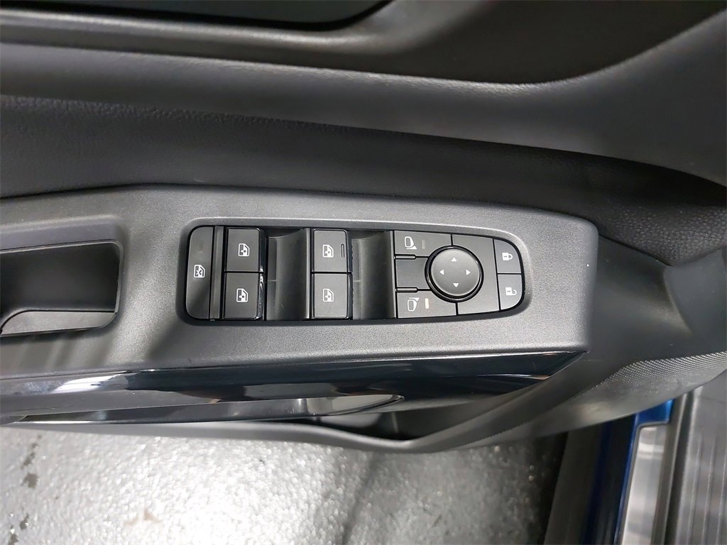 Used 2024 Nissan Pathfinder SV w/ SV Premium Package image 30