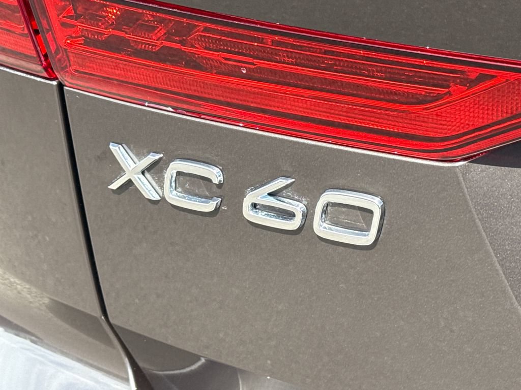 Used 2023 Volvo XC60 B5 Ultimate w/ Climate Package AWD/4WD image 11