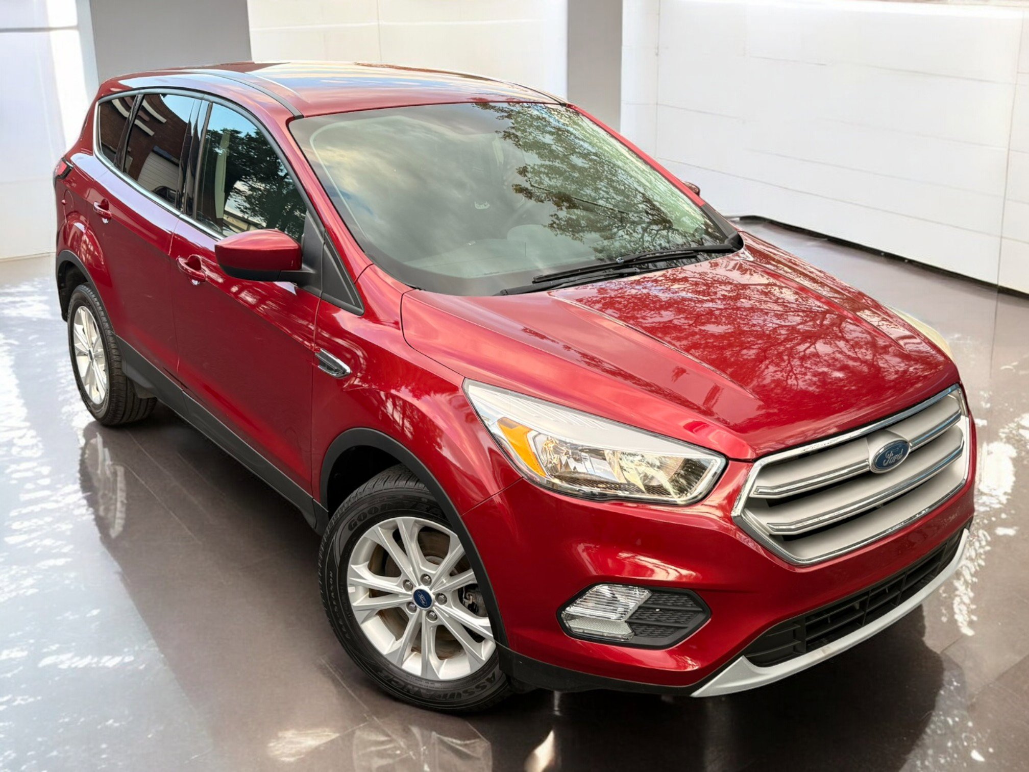 Used 2017 Ford Escape SE image 3