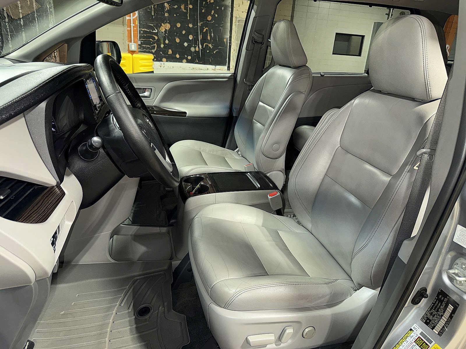 Used 2015 Toyota Sienna XLE w/ XLE Navigation Package FWD image 15
