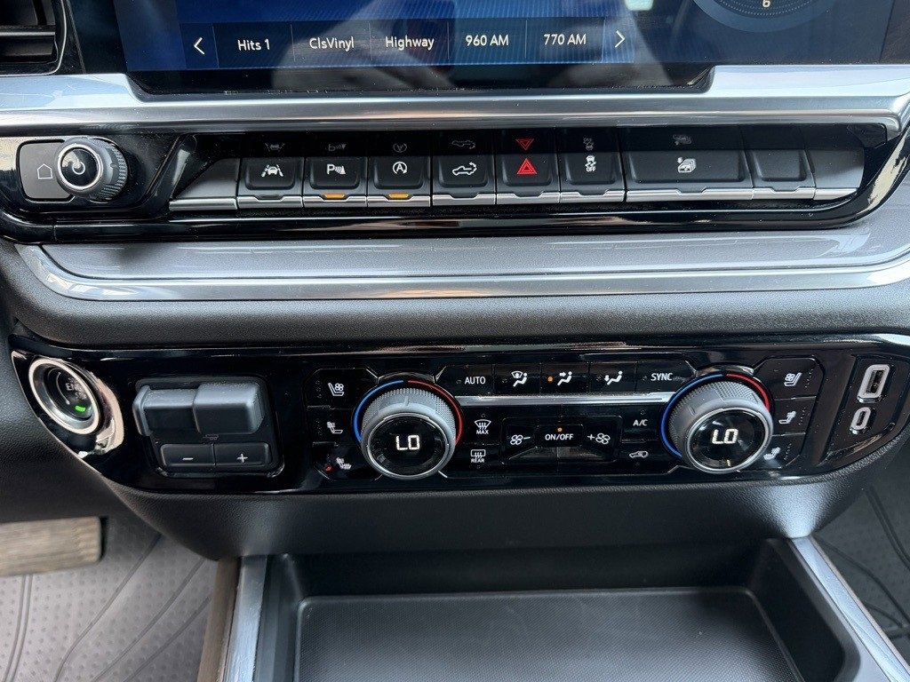 Used 2025 Chevrolet Silverado 1500 High Country w/ Technology Package image 24