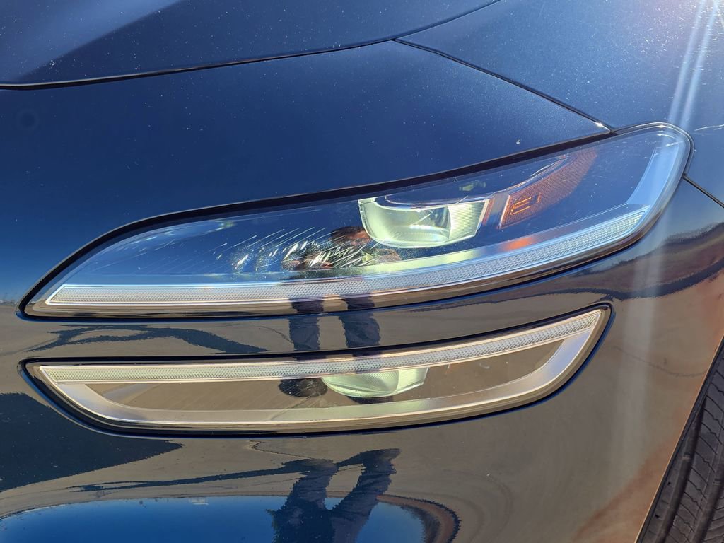 Used 2025 Genesis G70 2.5T image 30