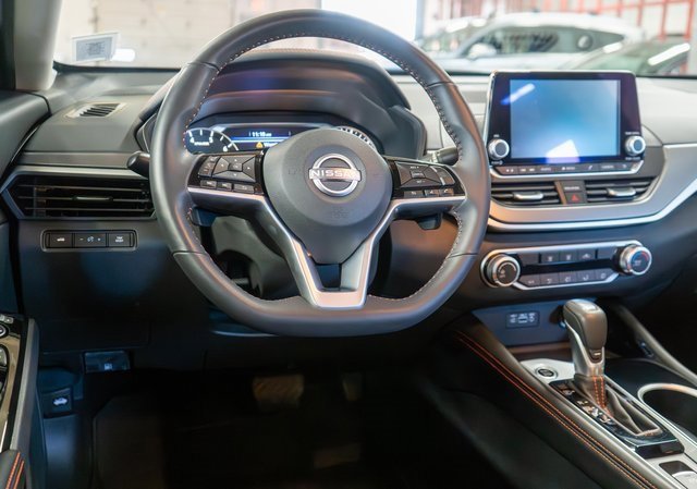 Certified 2025 Nissan Altima 2.5 SR image 15