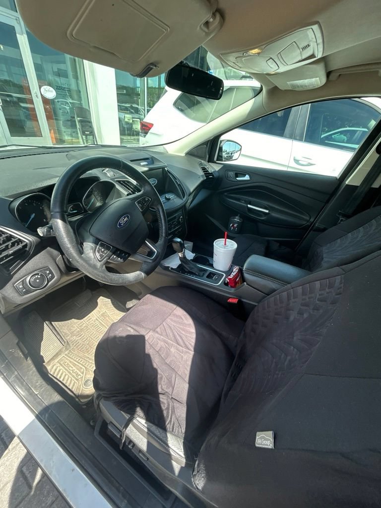 Used 2017 Ford Escape SE w/ Equipment Group 201A FWD image 3