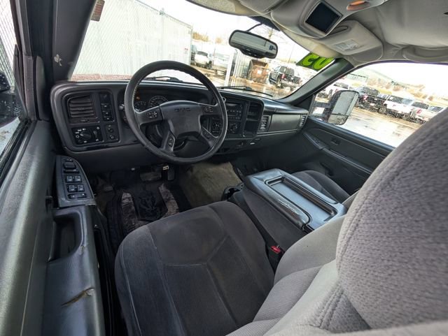 Used 2005 GMC Sierra 2500 SLE w/ Skid Plate Package image 4