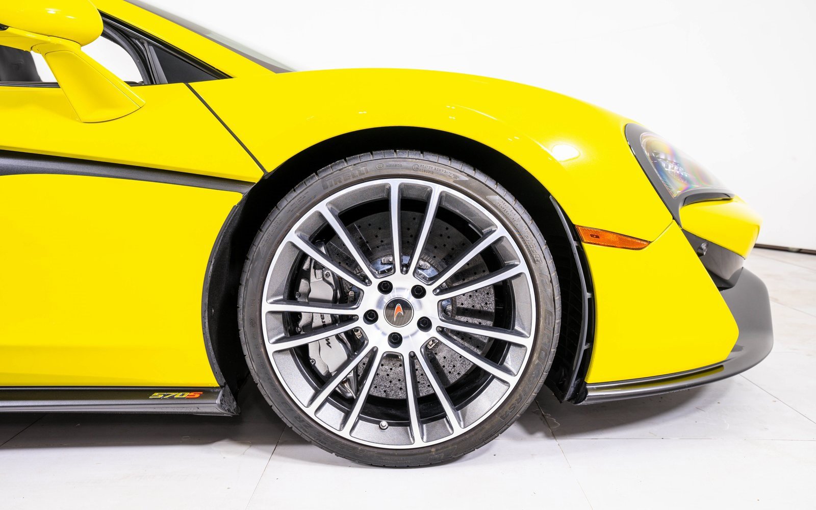 Used 2018 McLaren 570S Spider image 18