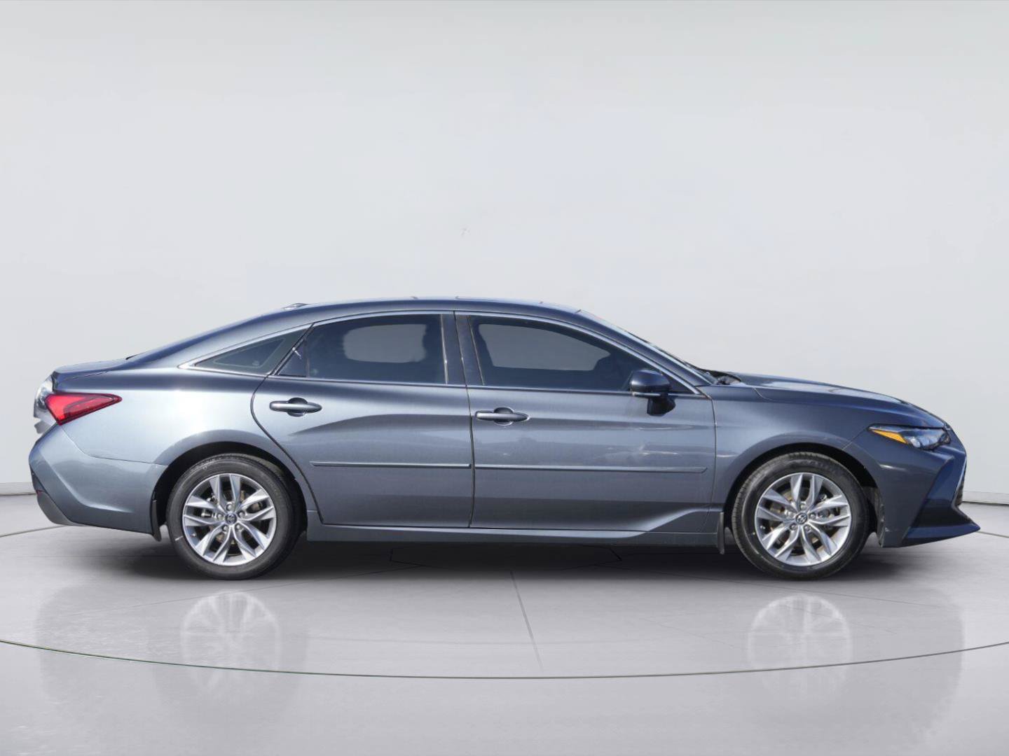 Used 2019 Toyota Avalon XLE w/ Moonroof Package FWD image 5