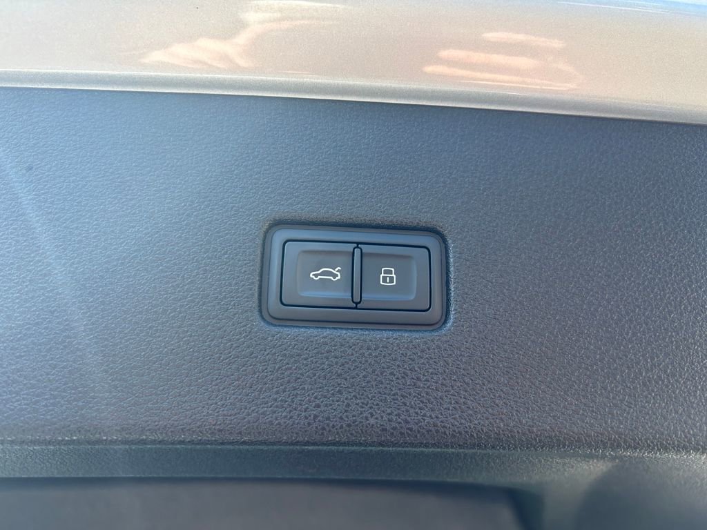 Used 2022 Audi Q8 Premium Plus w/ Premium Plus Package image 29