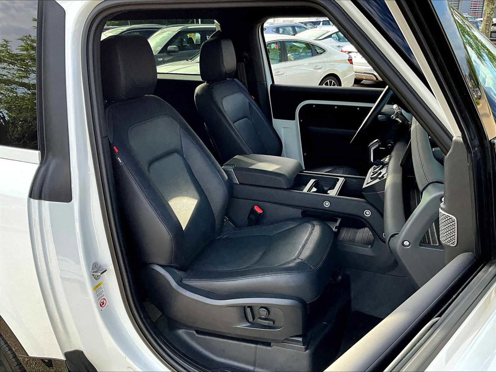 Used 2024 Land Rover Defender 90 X-Dynamic SE image 11