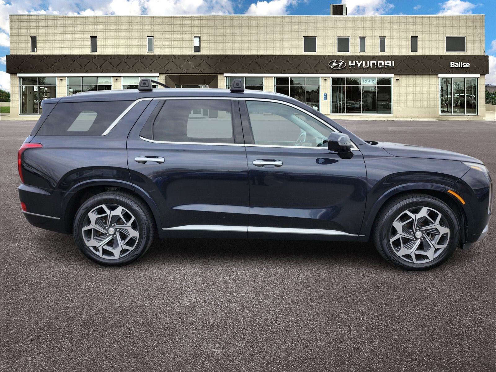 Used 2021 Hyundai Palisade Calligraphy image 2