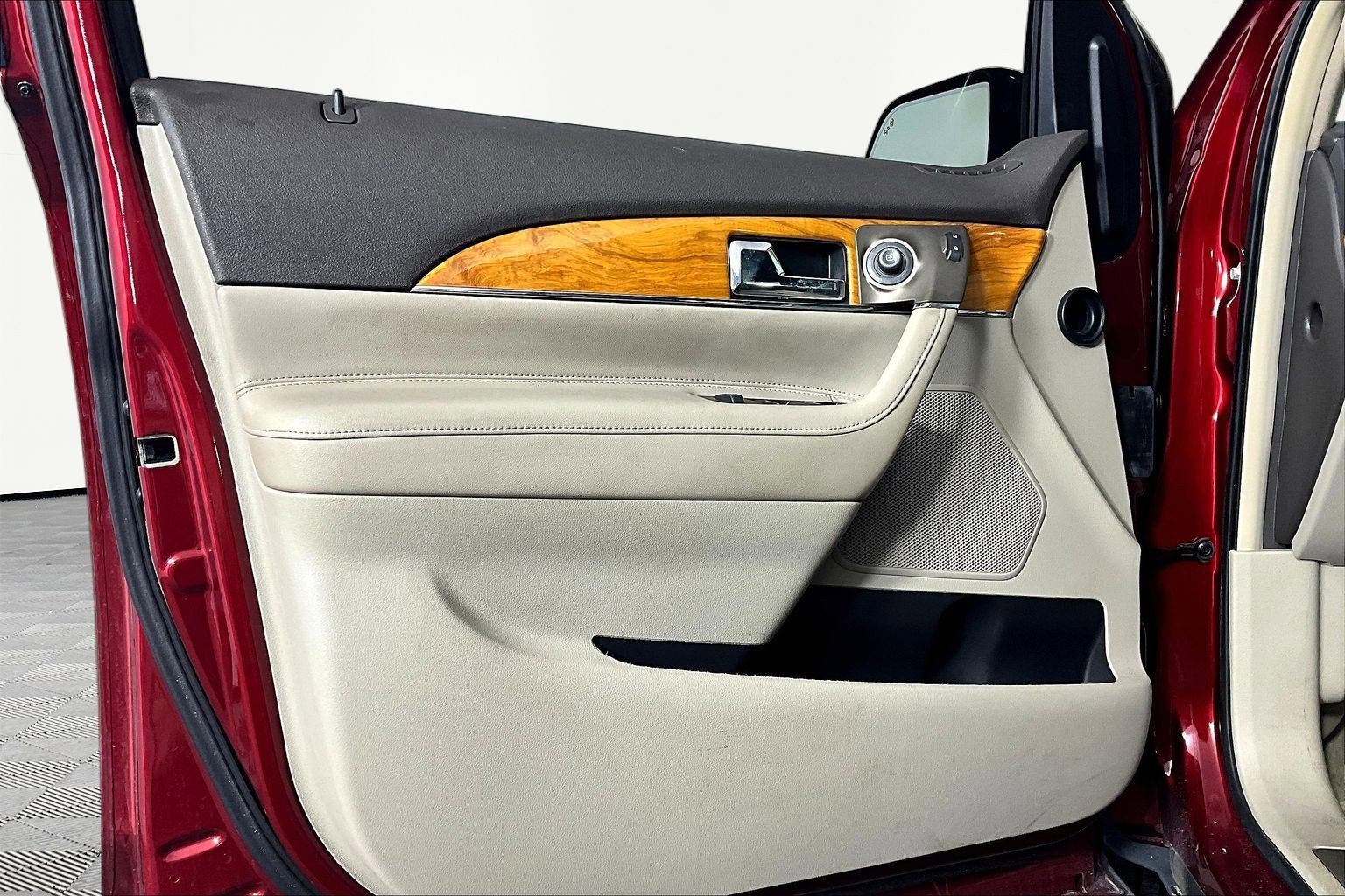 Used 2013 Lincoln MKX FWD image 19