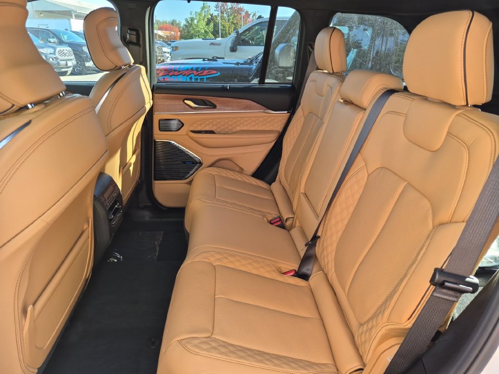 New 2027 Jeep Grand Cherokee Summit AWD/4WD image 14