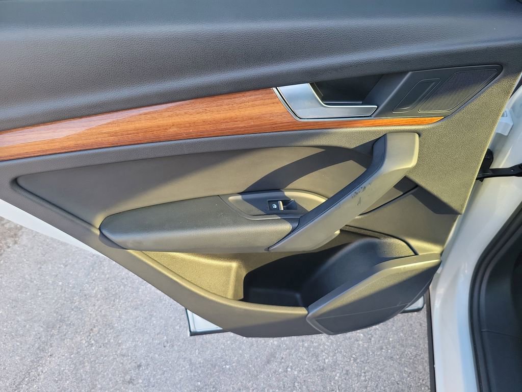 Used 2022 Audi Q5 2.0T Premium w/ Convenience Package image 11