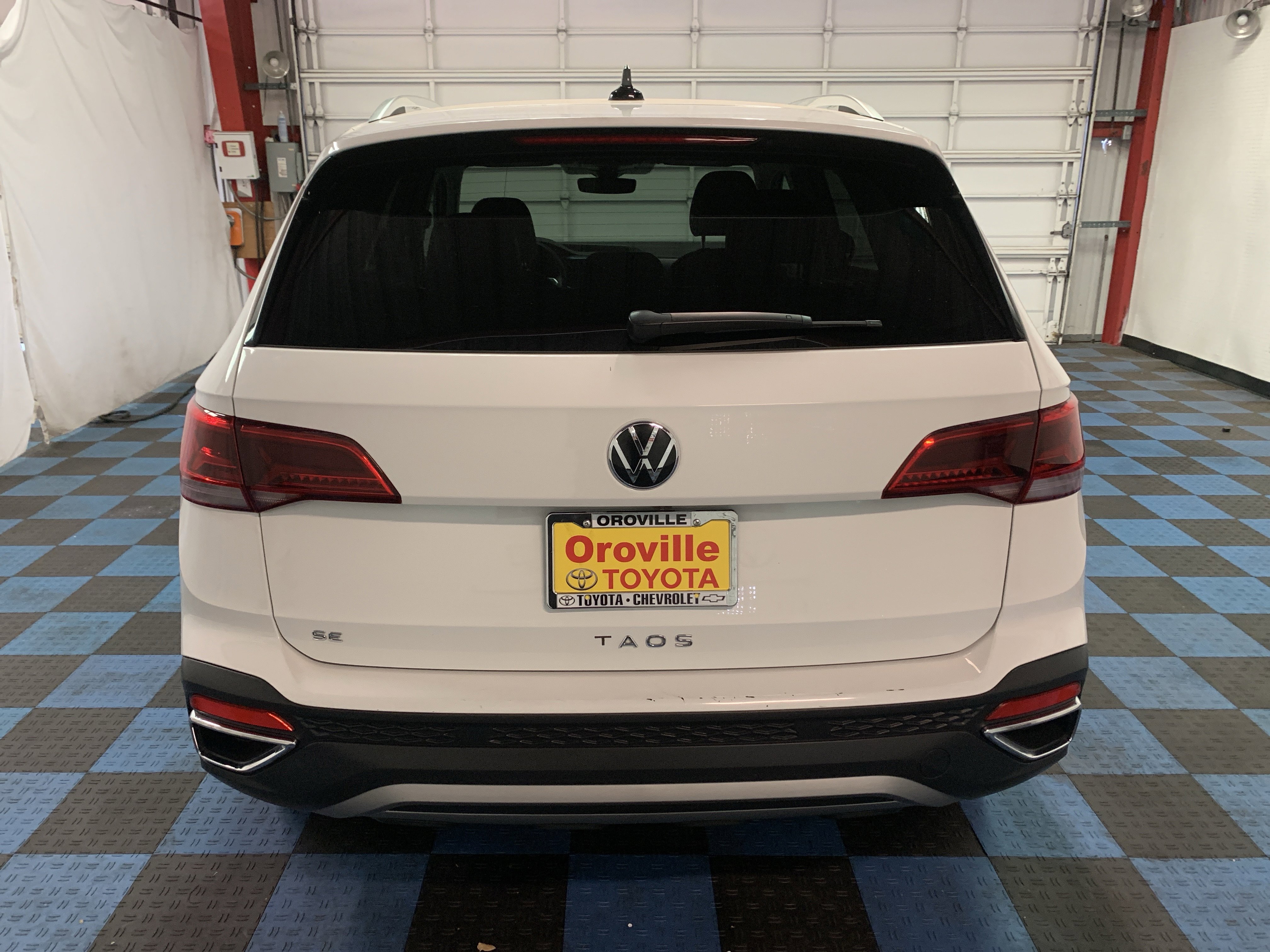 Used 2024 Volkswagen Taos SE image 4