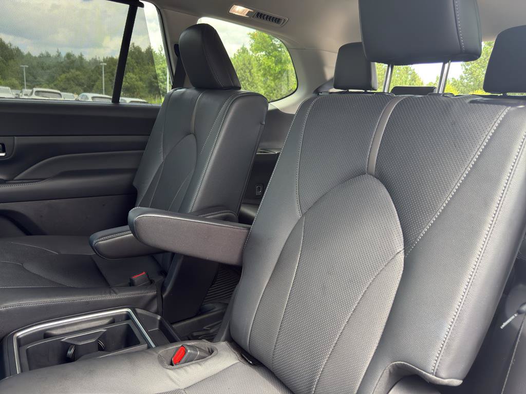 Used 2024 Toyota Grand Highlander AWD image 25