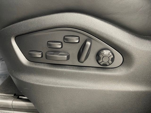 Used 2025 Porsche Cayenne image 36
