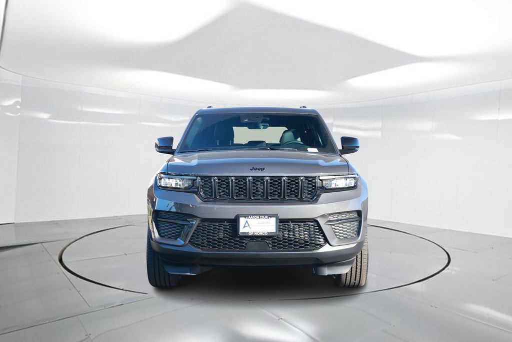 New 2025 Jeep Grand Cherokee Altitude image 4