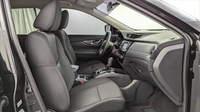 Used 2017 Nissan Rogue SV w/ SV Premium Package image 21