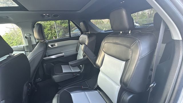 Used 2023 Ford Explorer XLT w/ Equipment Group 202A AWD/4WD image 32