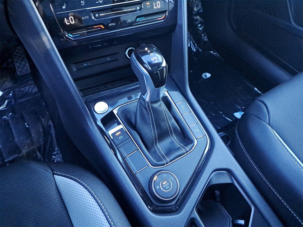 New 2025 Volkswagen Taos SEL image 10