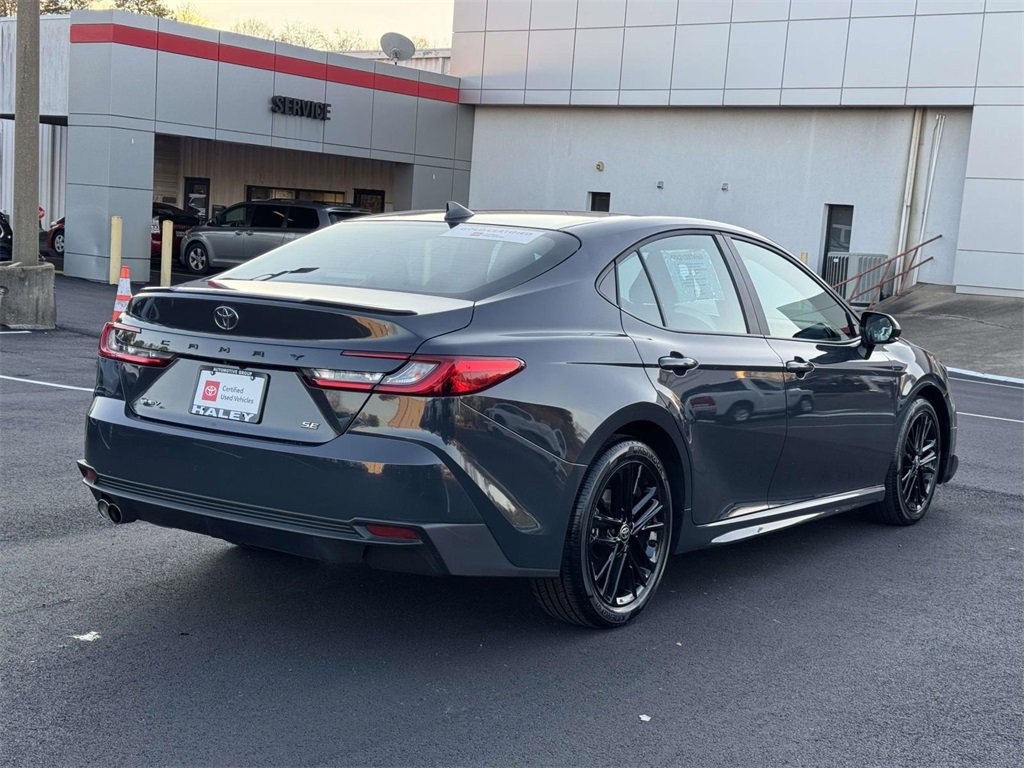 Used 2025 Toyota Camry SE image 21