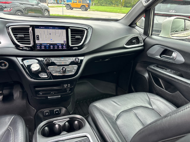 Used 2020 Chrysler Pacifica Touring-L Plus FWD image 14