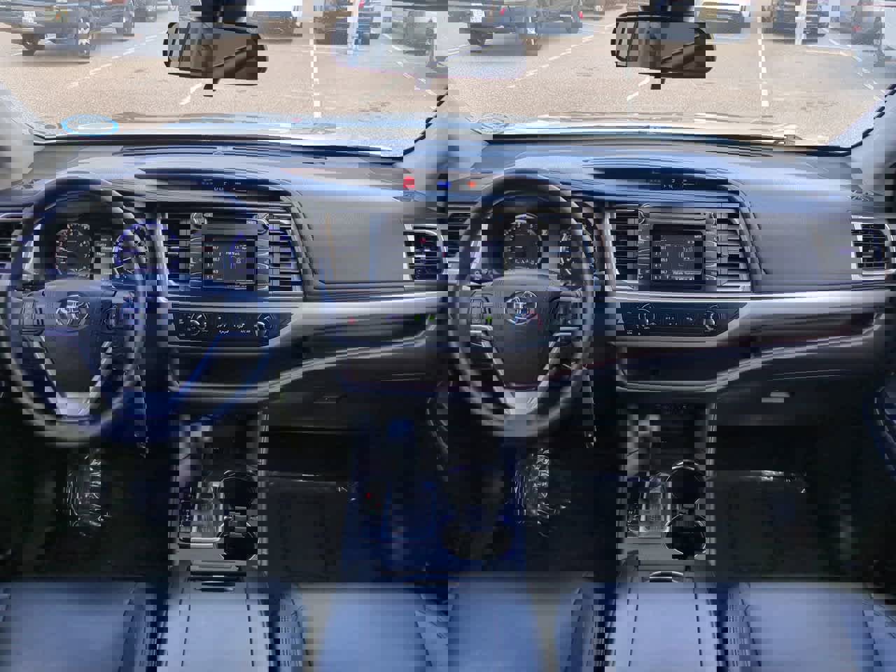 Certified 2018 Toyota Highlander LE FWD image 15