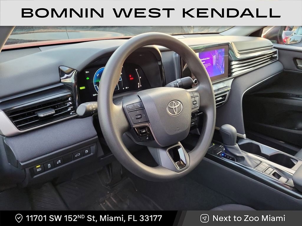 Used 2025 Toyota Camry LE image 8