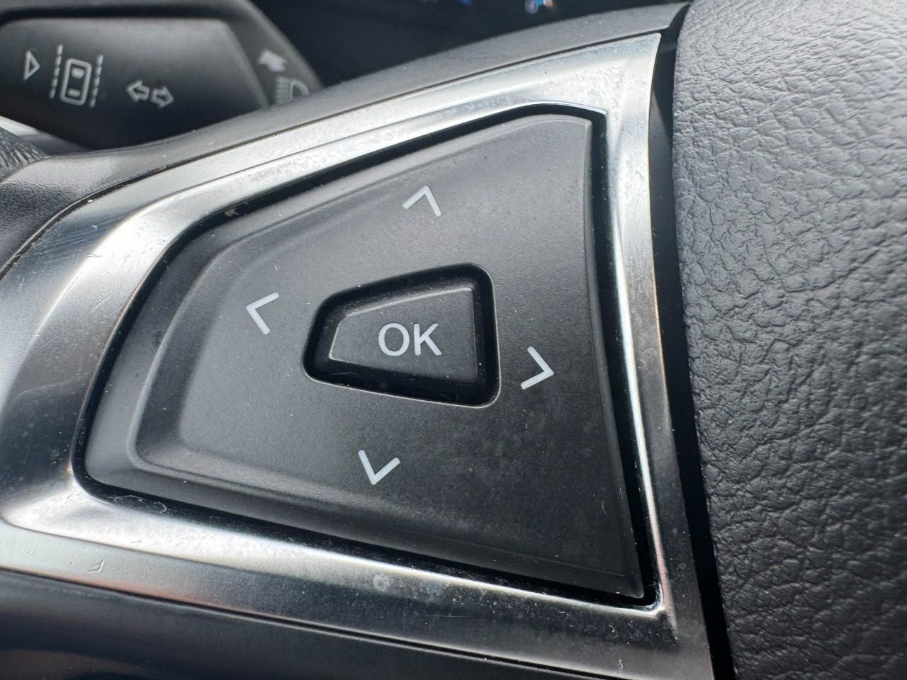Used 2022 Ford Edge SEL w/ Convenience Package AWD/4WD image 16