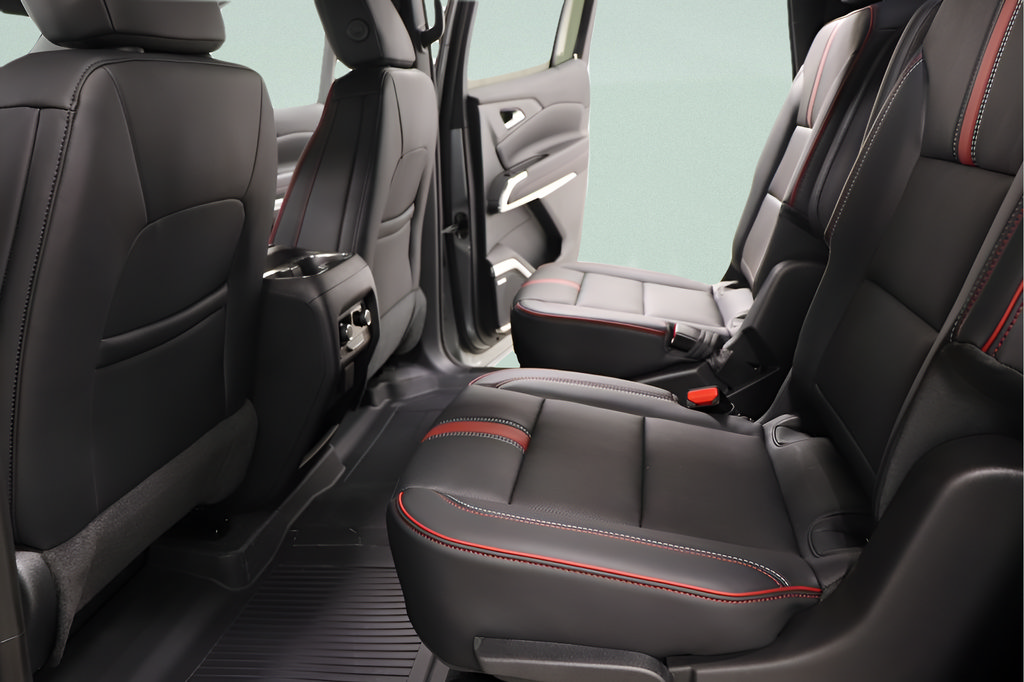 New 2027 Chevrolet Traverse RS w/ LPO, Floor Liner Package AWD/4WD image 28