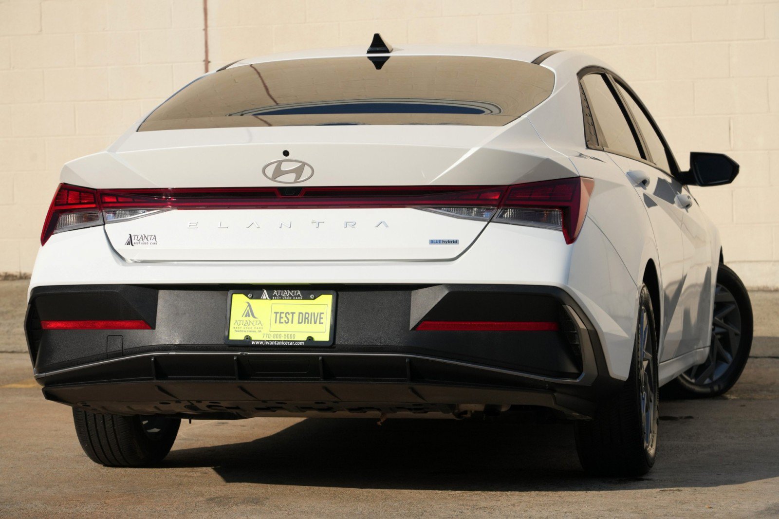 Used 2025 Hyundai Elantra Hybrid FWD image 4