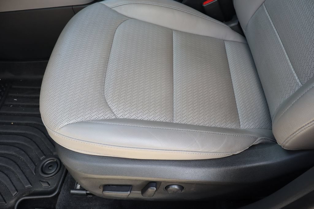 Used 2020 Hyundai Elantra Limited w/ Ultimate Package 03 FWD image 20