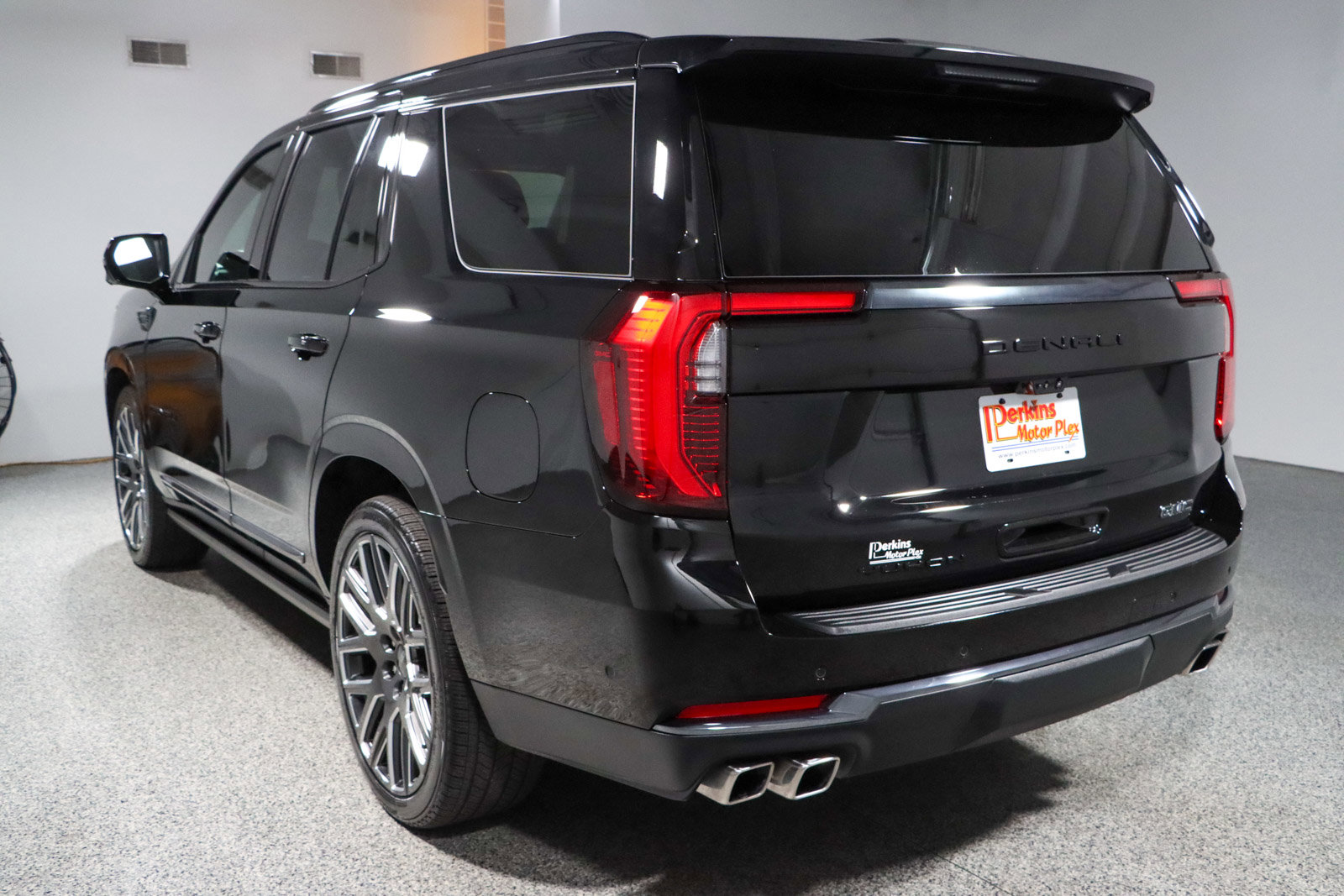Used 2025 GMC Yukon Denali Ultimate AWD/4WD image 10