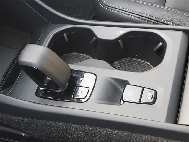 Certified 2025 Volvo XC40 B5 Core w/ Protection Package Premier image 28