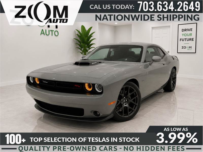 Used 2017 Dodge Challenger R/T RWD image 1