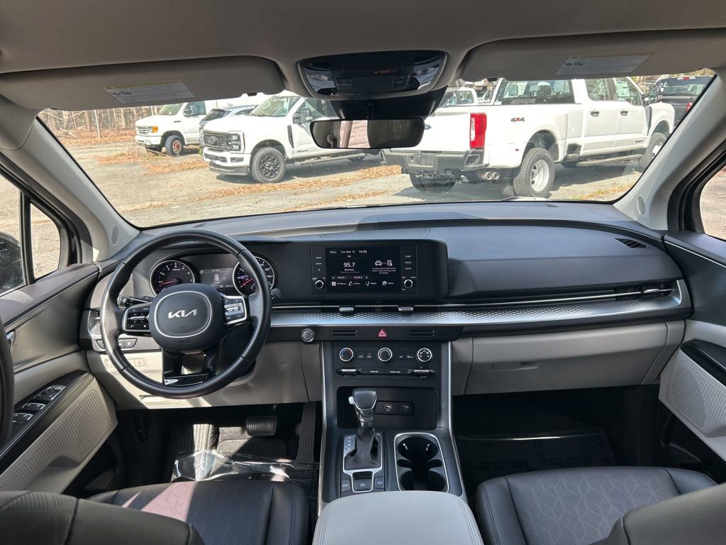Used 2024 Kia Carnival LX image 26