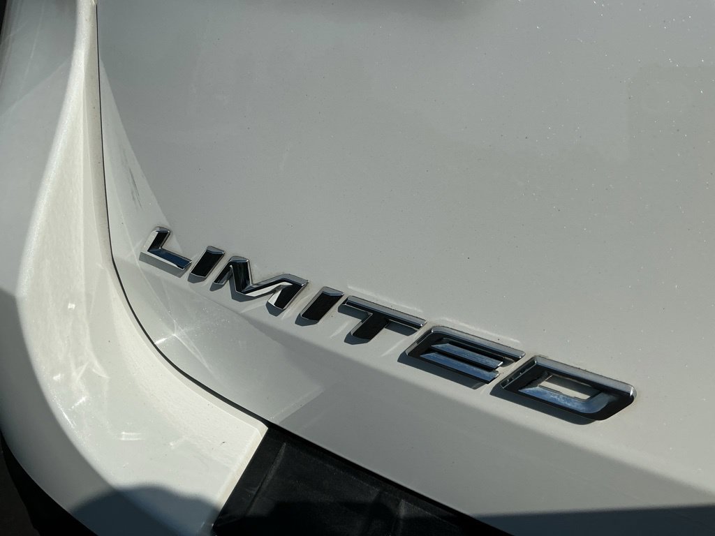Used 2021 Ford Explorer Limited w/ Equipment Group 301A AWD/4WD image 12