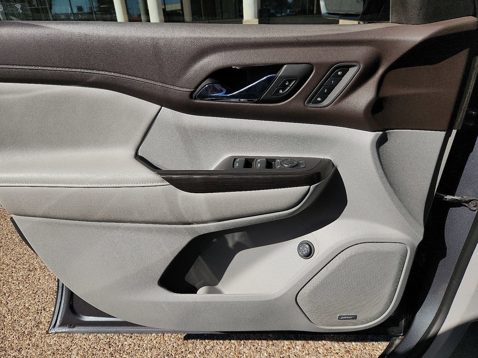 Used 2022 GMC Acadia SLT w/ Technology Package image 18