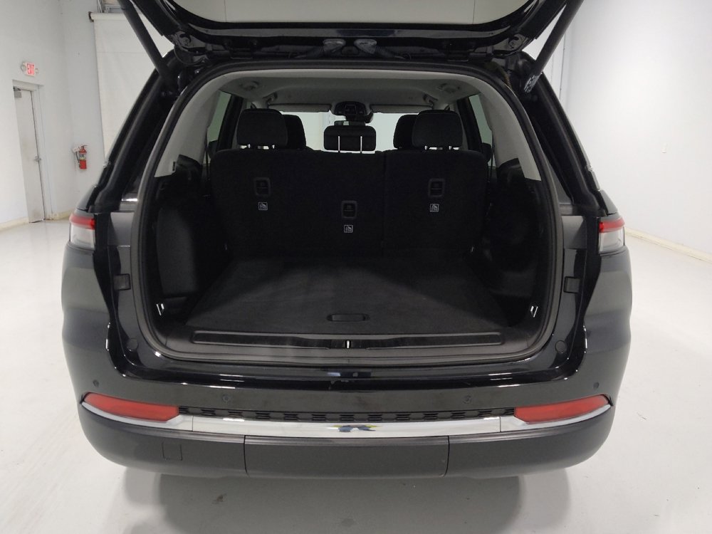 Used 2022 Jeep Grand Cherokee Laredo w/ Luxury Tech Group I image 29