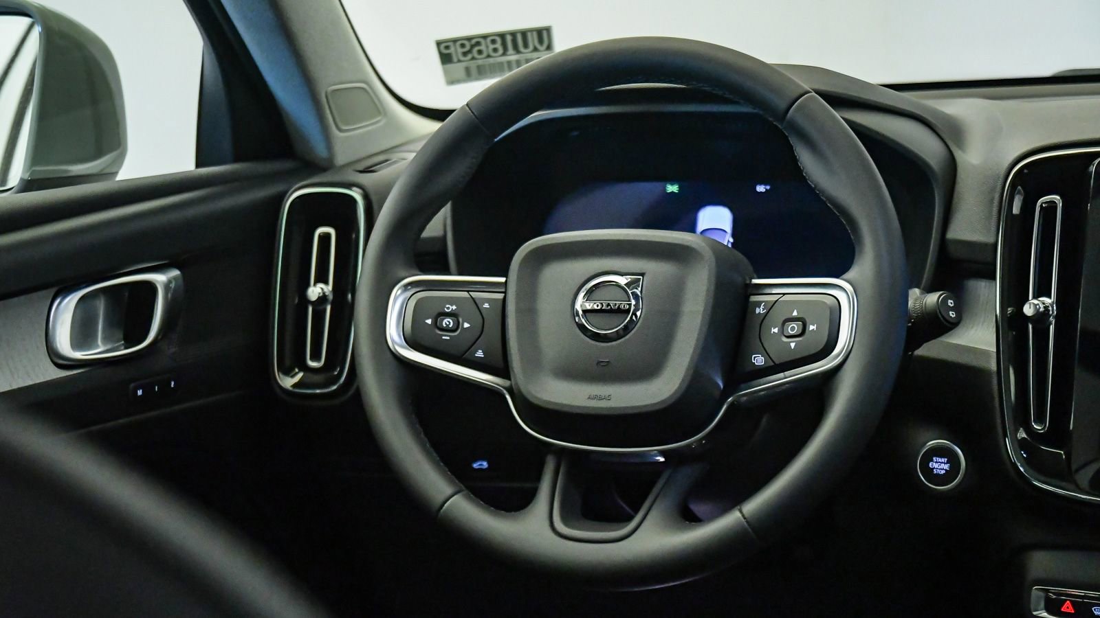 Certified 2025 Volvo XC40 B5 Core AWD/4WD image 13