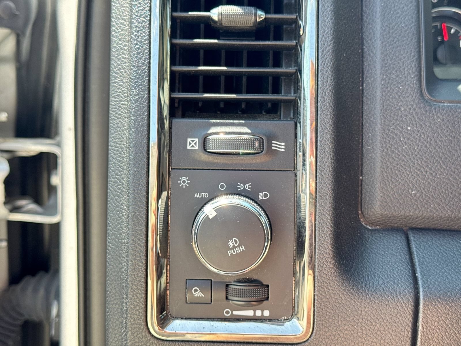Used 2016 RAM 1500 Sport AWD/4WD image 30